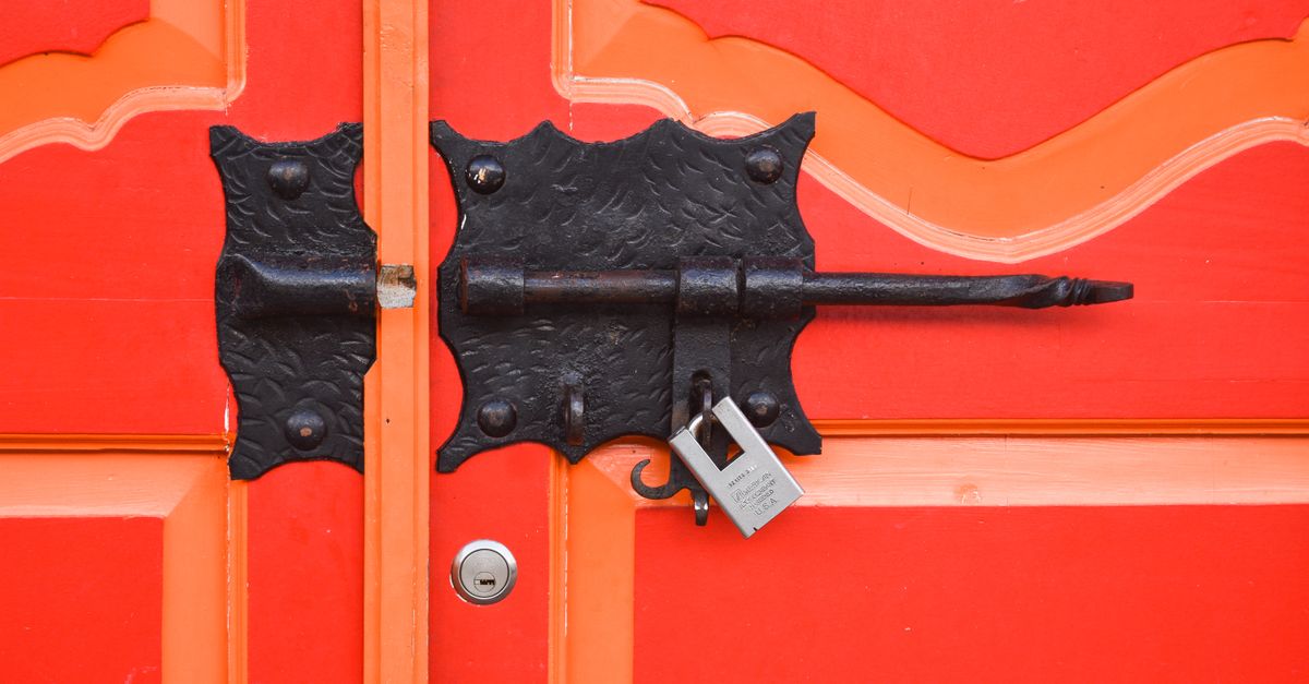 locksmith service technician — Long Island city Locksmith & Doors