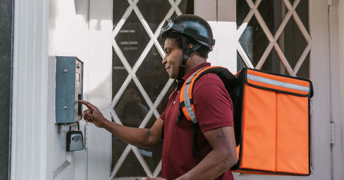 locksmith service technician — Long Island city Locksmith & Doors