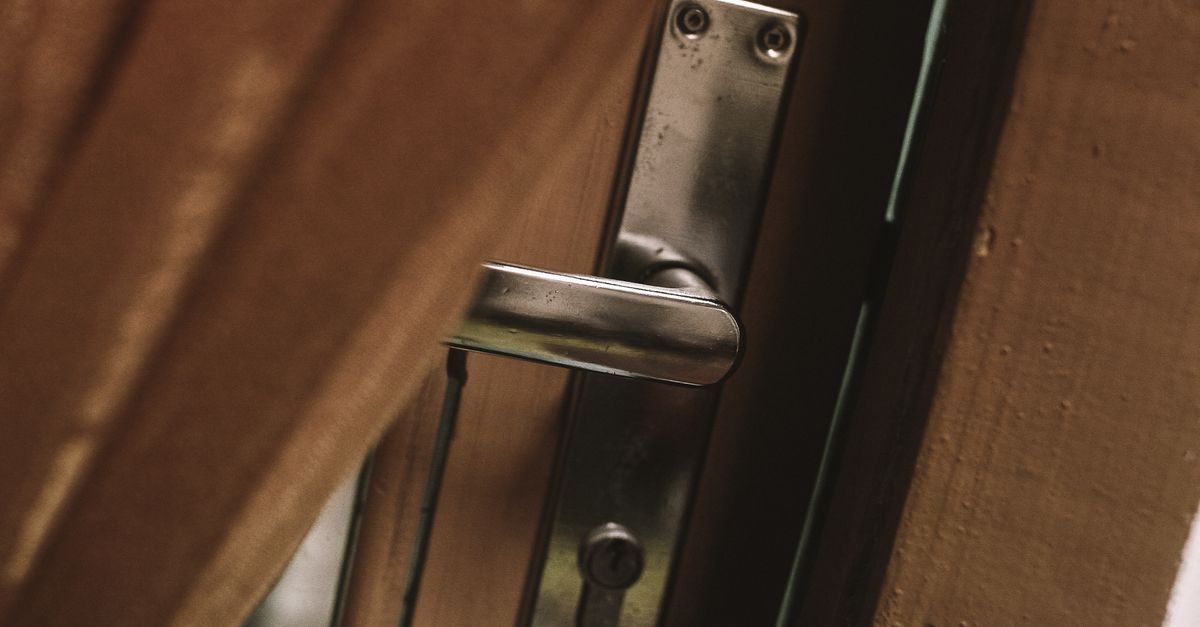 What Determines the Price of a Door Lock Repair Visit — Long Island city Locksmith & Doors